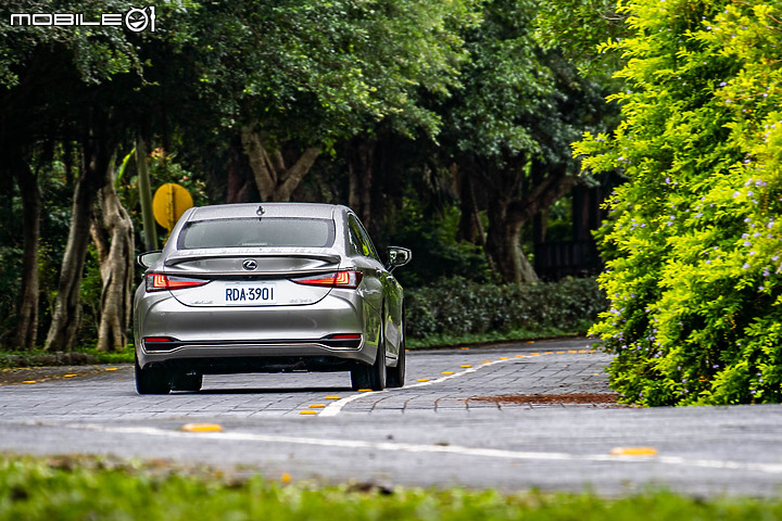 Lexus ES250 F Sport 試駕|紳士格調動感呈現