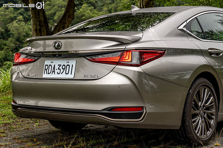 Lexus ES250 F Sport 試駕|紳士格調動感呈現