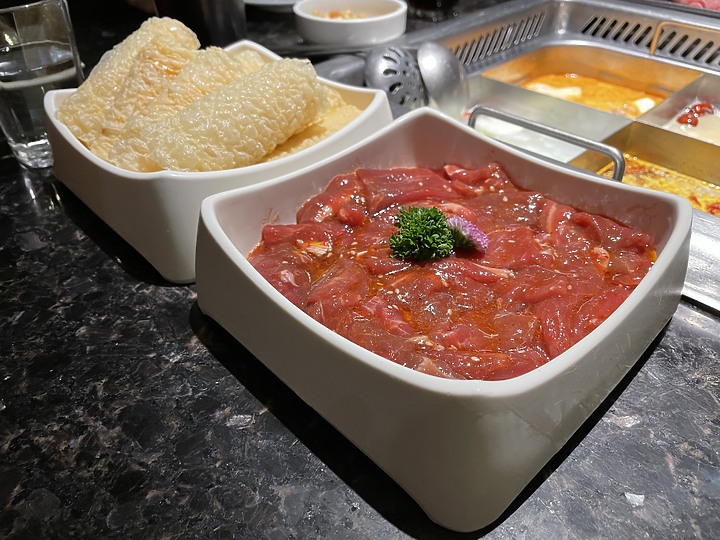 點我看大圖 【小宅開箱】iPhone 12 超美藍色 X Alto 超有質感皮革手機殼雙開箱 上篇