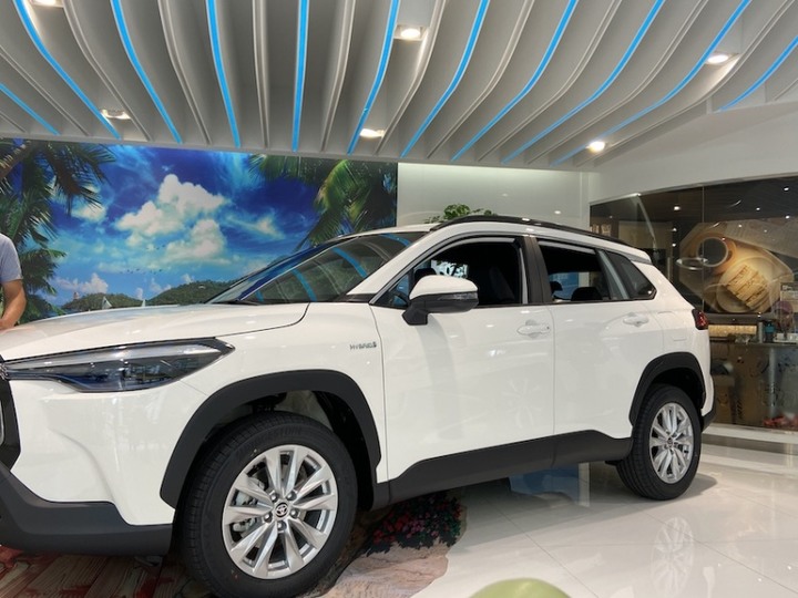 國產新車 Corolla Cross 已進駐經銷商展間！訂單突破 4000 張