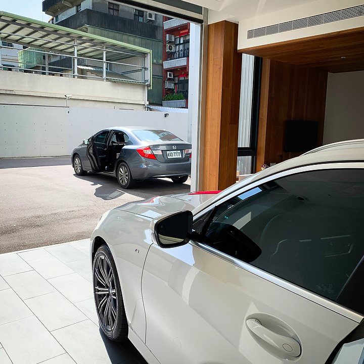 320i touring 白色 開箱