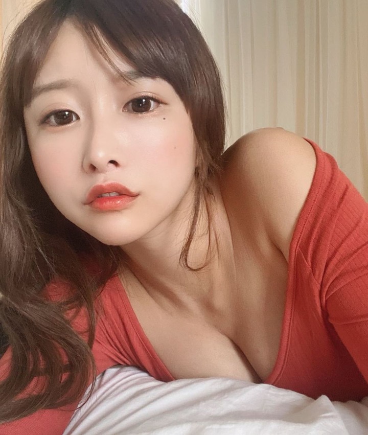 巨乳女星的Youtube頻道，各種血脈噴張...讚讚！