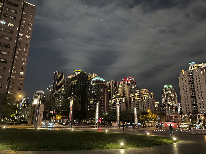 iPhone 12 Pro 夜拍對比 Nikon D850 夜拍直出