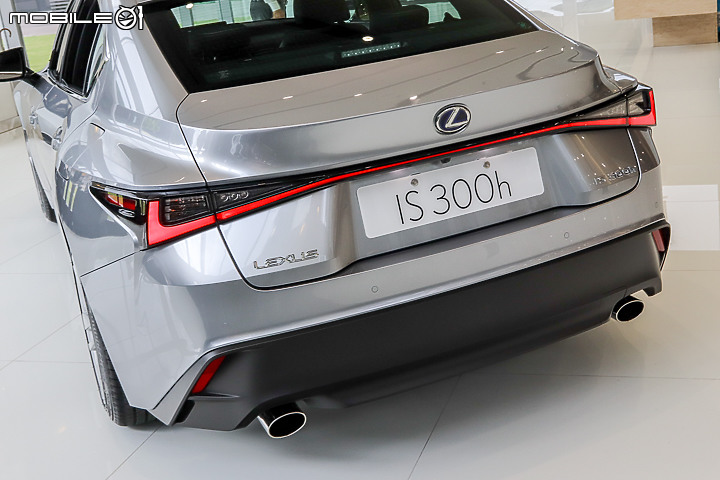 【採訪】Lexus 小改款 IS 300h 國內亮相,全面進化大幅降價 190~199 萬元開始預接單!