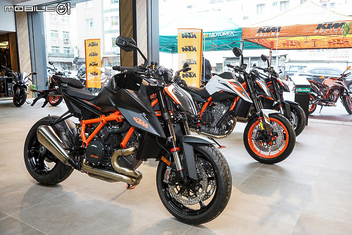 【採訪】猛獸抵台!KTM 1290 Super Duke R 以及 890 Duke R 台灣正式上市!
