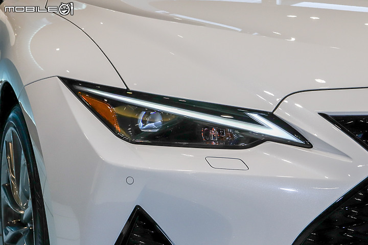 【採訪】Lexus 小改款 IS 300h 國內亮相,全面進化大幅降價 190~199 萬元開始預接單!