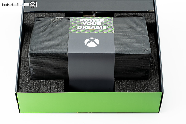 Xbox Series X | S外型開箱 小體積大效能!