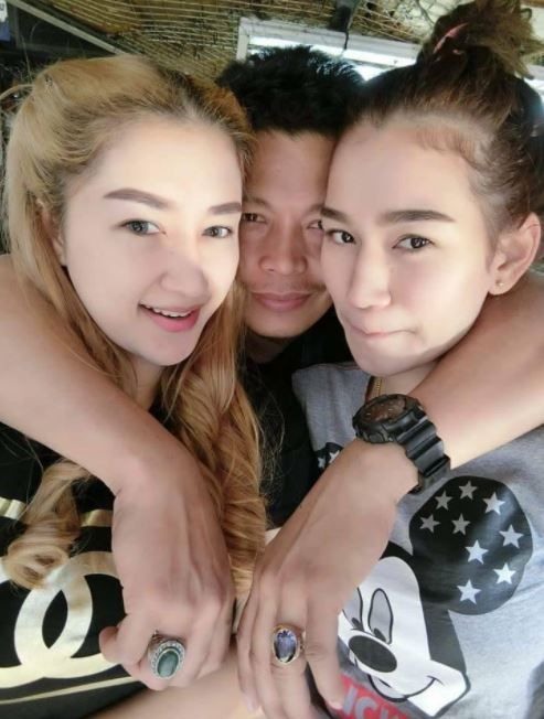 一夫多妻生9子！男爽抱2辣妹玩上癮爽喊：我好幸運
