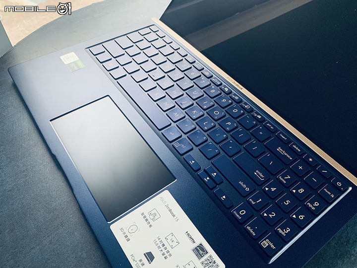 點我看大圖 重拾一抹藍天 -- ASUS ZenBook 15 UX534F
