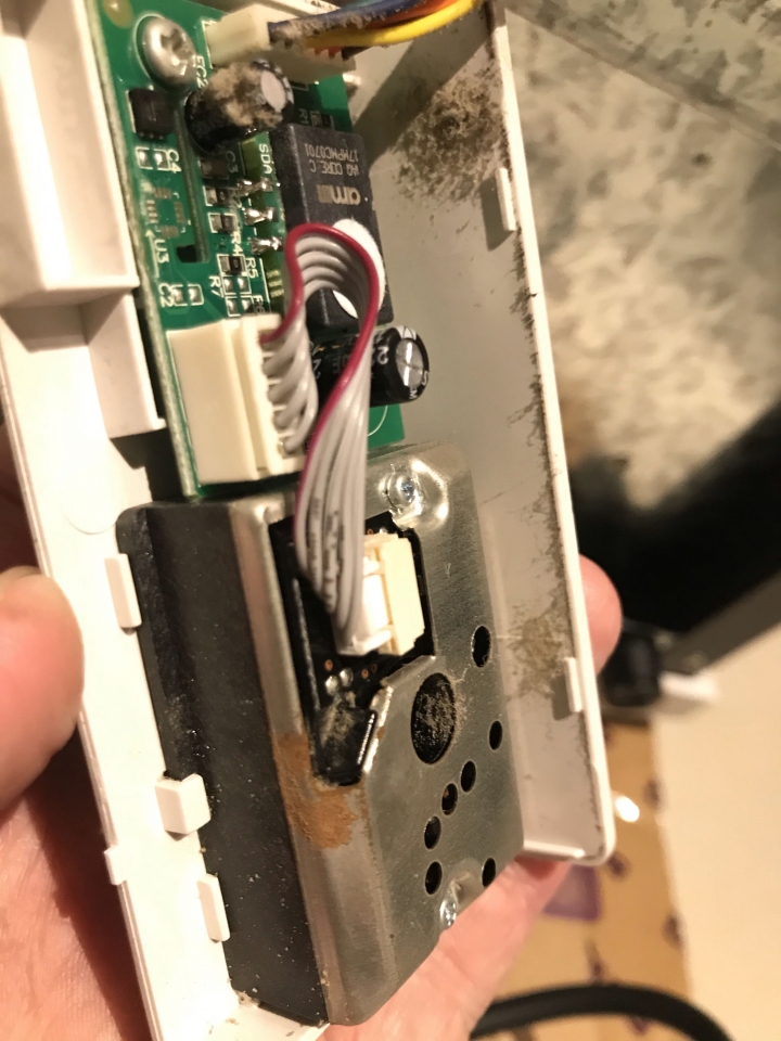 Blueair 480i pm2.5值超標好幾天！清潔偵測器恢復正常
