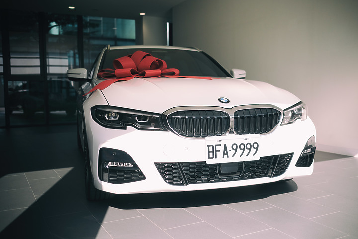 320i touring 白色 開箱