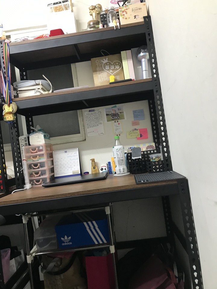 開箱～安寶角鋼書桌