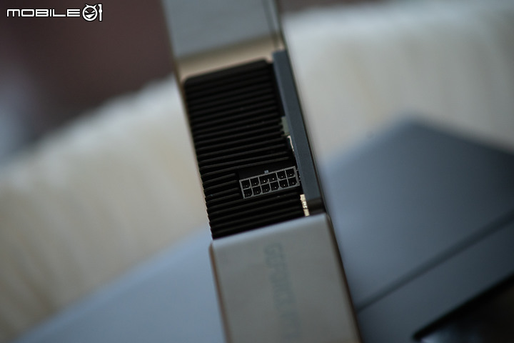 點我看大圖 豐富層次質感、改良式貫通散熱 NVIDIA GeForce RTX 3080 Founders Edition 簡測