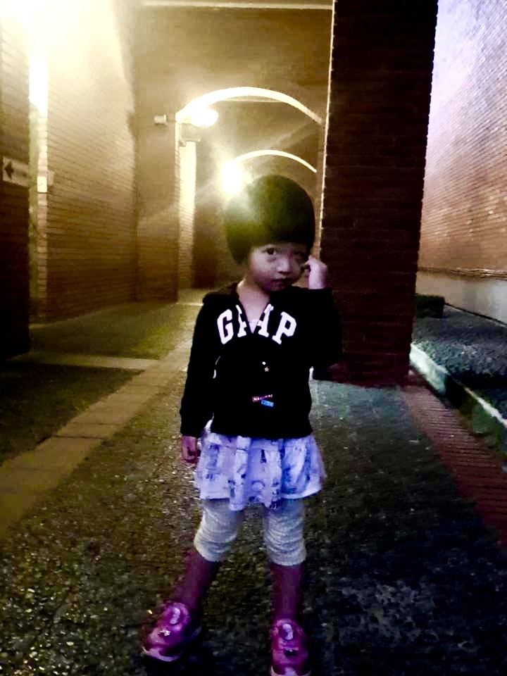 想請各位高手幫我把小女這張用的像在拳擊場