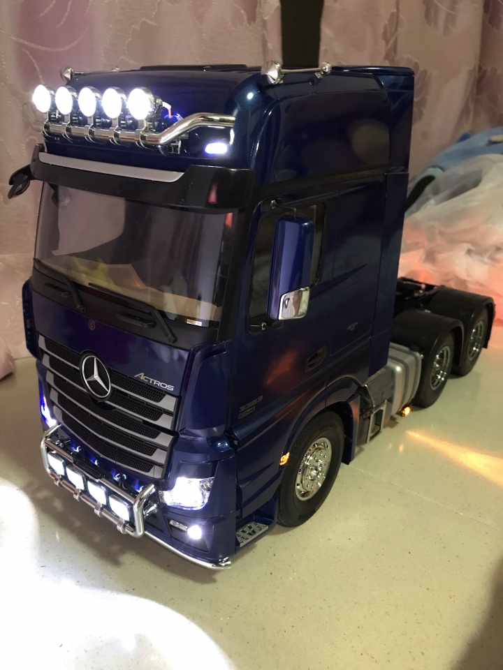 Tamiya 1/14 Mercedes Benz Actros 3363 6X4 tractor