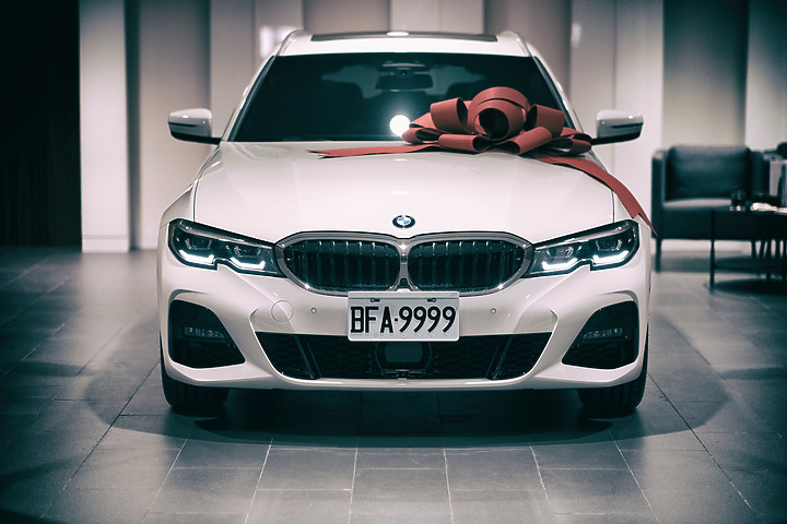 320i touring 白色 開箱