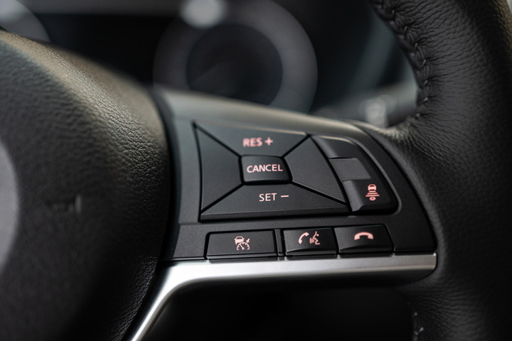 - All New SENTRA - 展示間賞車及試乘體驗分享文