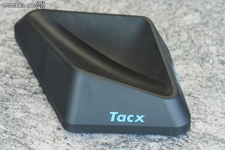 Tacx NEO 2T 智慧訓練台實測分享 細膩踩踏感與擬真的道路體驗!