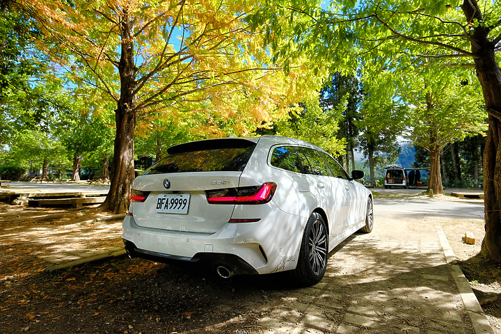 320i touring 白色 開箱