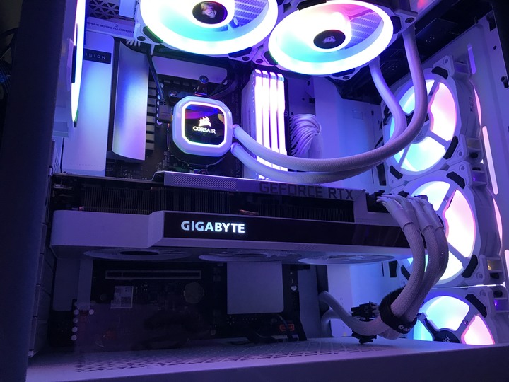 【純分享】開箱技嘉RTX3080 Vision搭配純白主機