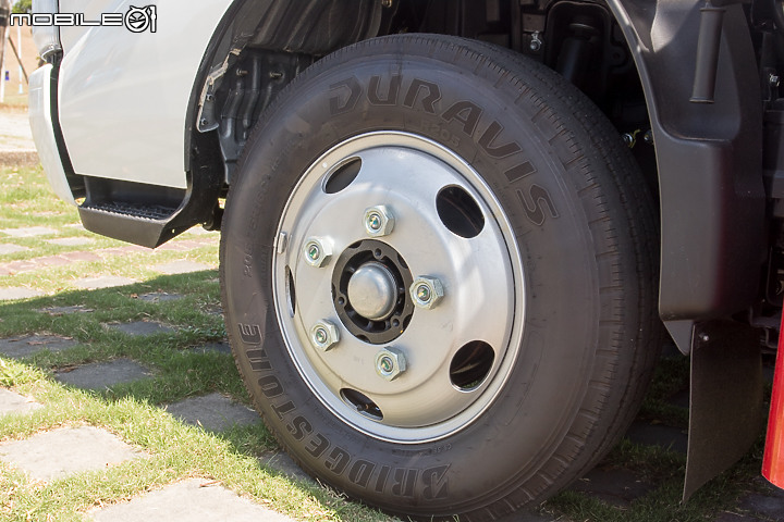 Hino 300 系列「Super 5」試駕 | 大家都能開的5噸貨車!