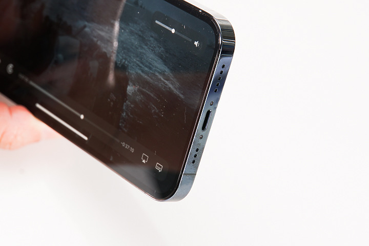 iPhone 12及iPhone 12 Pro首波動手玩 平整外型比想像中有好感度