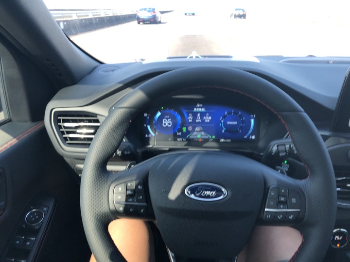 【心得分享】 Land Rover Freelander 2 掰,Kuga ST Line 嗨