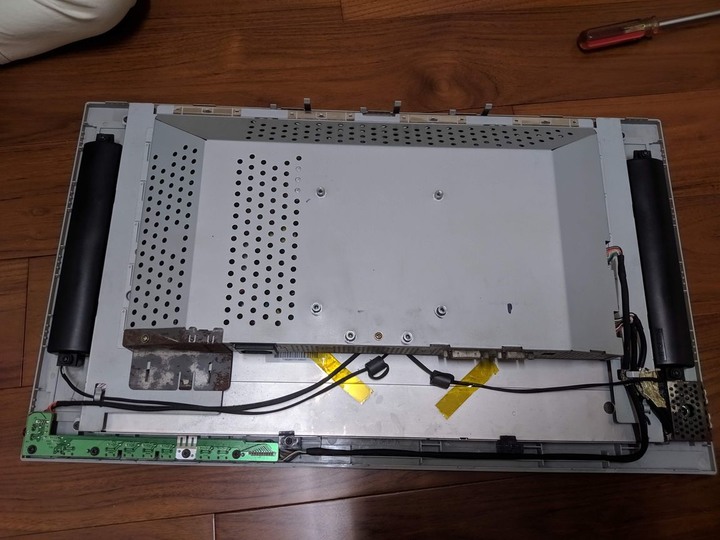 內建喇叭的電腦螢幕