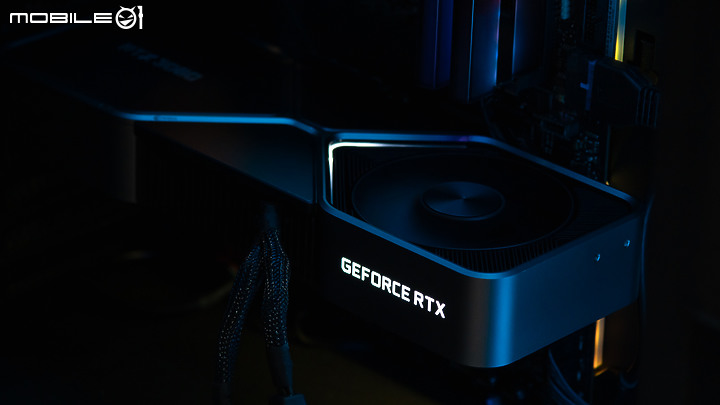 點我看大圖 豐富層次質感、改良式貫通散熱 NVIDIA GeForce RTX 3080 Founders Edition 簡測