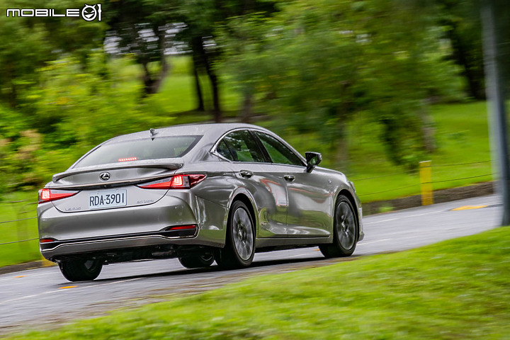 Lexus ES250 F Sport 試駕｜紳士格調動感呈現