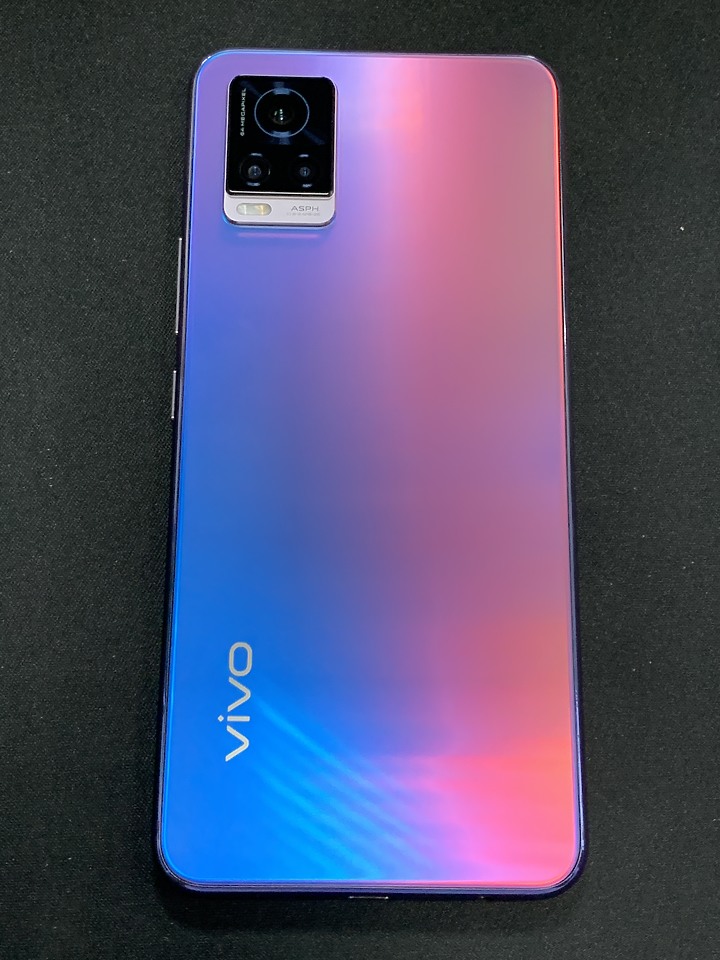 Vivo V20 開箱