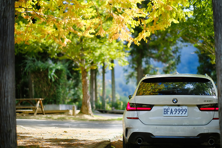 320i touring 白色 開箱