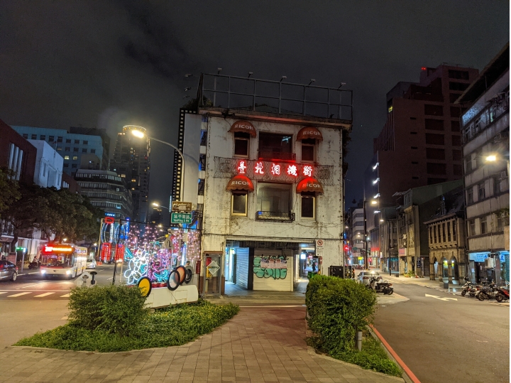 Pixel 5 拍照蓋大樓