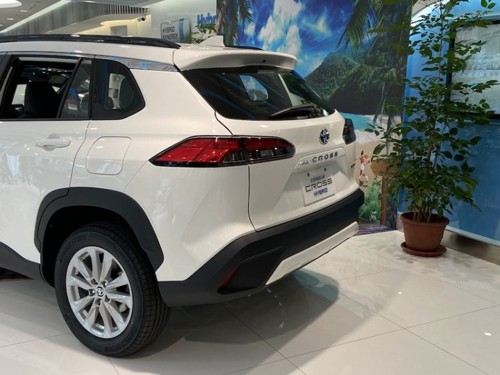 國產新車 Corolla Cross 已進駐經銷商展間！訂單突破 4000 張
