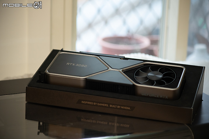 點我看大圖 豐富層次質感、改良式貫通散熱 NVIDIA GeForce RTX 3080 Founders Edition 簡測