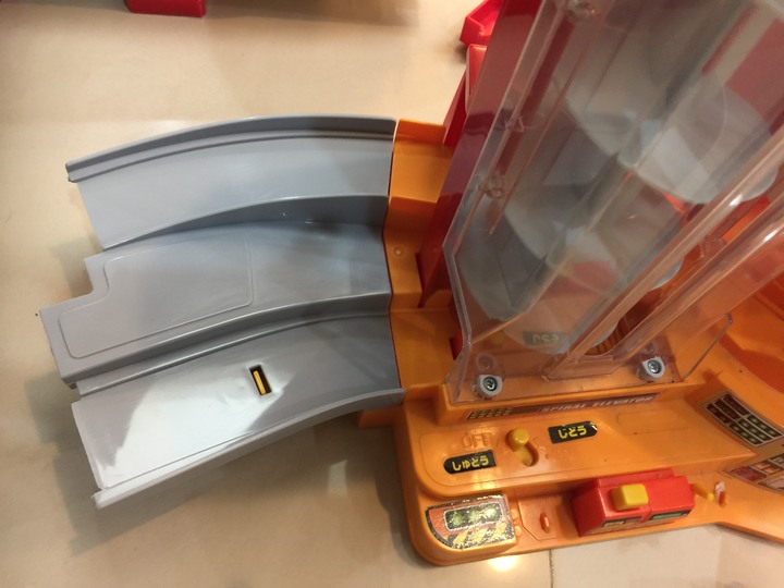 Tomica 停車塔 + 極速彎道 + 高速公路 三合一組合相關問題