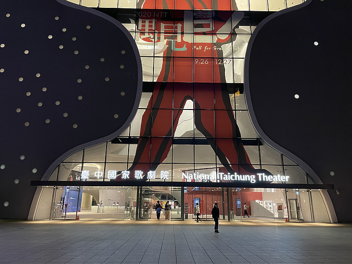 iPhone 12 Pro 夜拍對比 Nikon D850 夜拍直出