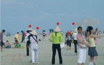 陪吃，陪玩已經過時了，現在正流行的是陪泳