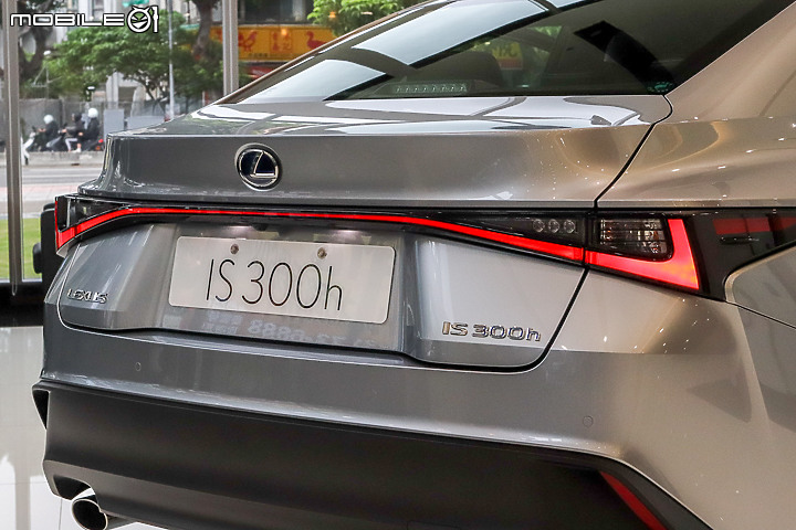 【採訪】Lexus 小改款 IS 300h 國內亮相,全面進化大幅降價 190~199 萬元開始預接單!