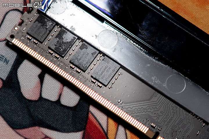 點我看大圖 內斂鏡面、冷光穿透 T-FORCE XTREEM ARGB DDR4 3600 8G*2