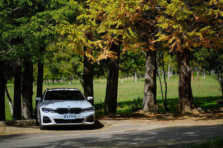 320i touring 白色 開箱