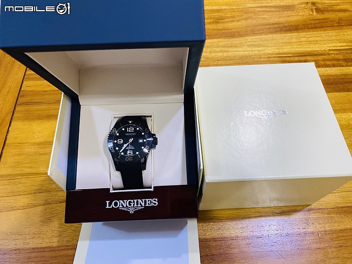 分享開箱深海征服者系列消光黑全陶瓷腕錶