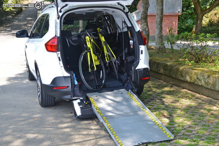 Luxgen URX 5+1 樂活智行款試駕體驗,單車直入車廂、斜坡還可當野餐桌!