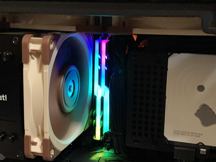 《分享》CoolerMaster NR200P ITX機箱