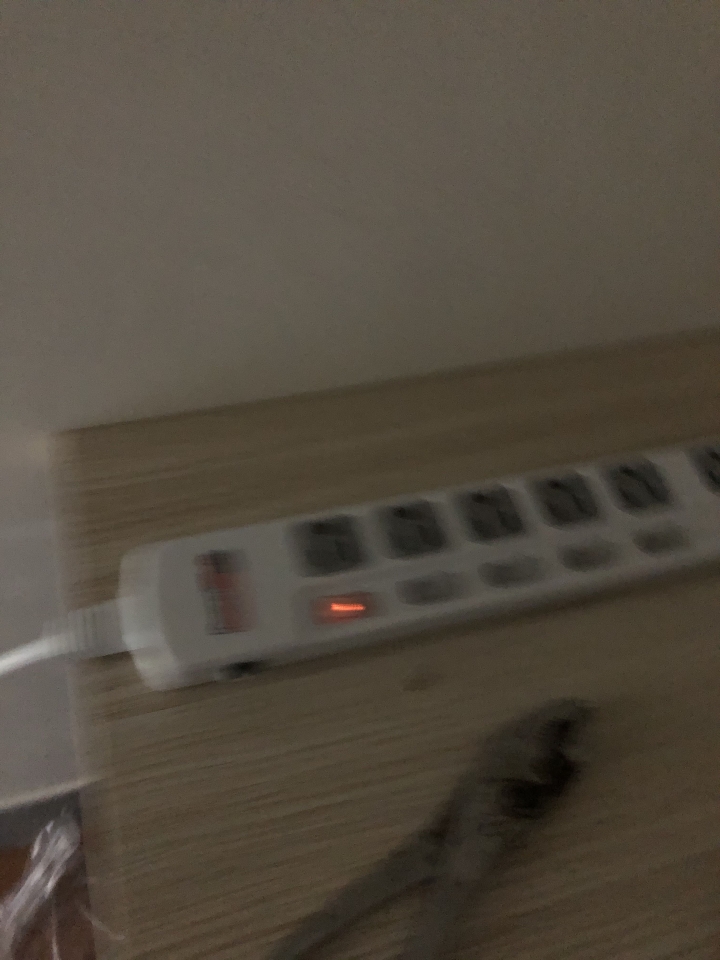 求救，房間插座無法使用