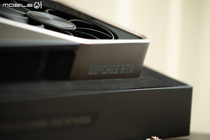 點我看大圖 豐富層次質感、改良式貫通散熱 NVIDIA GeForce RTX 3080 Founders Edition 簡測