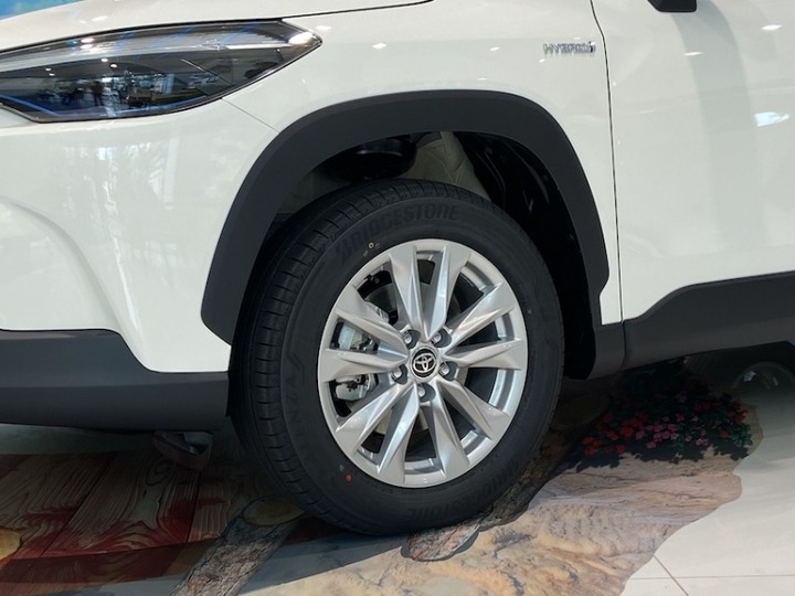 國產新車 Corolla Cross 已進駐經銷商展間！訂單突破 4000 張