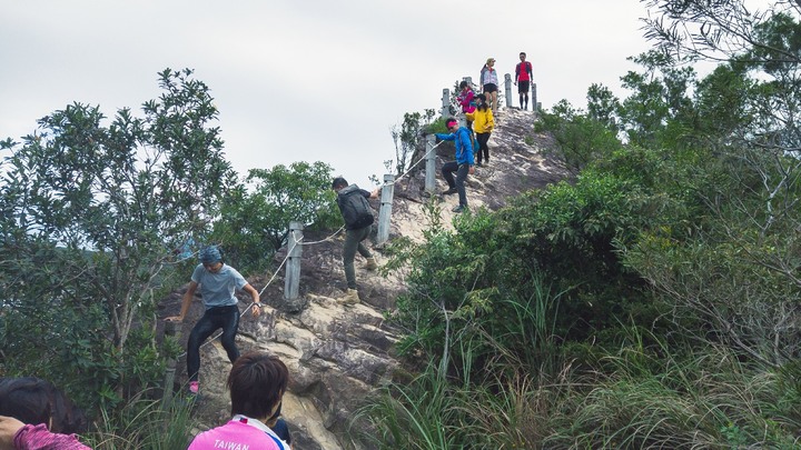 【軍艦岩親山步道】連走奇岩山西峰、奇岩山、唭哩岸山U型路線