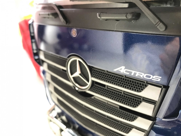 Tamiya 1/14 Mercedes Benz Actros 3363 6X4 tractor
