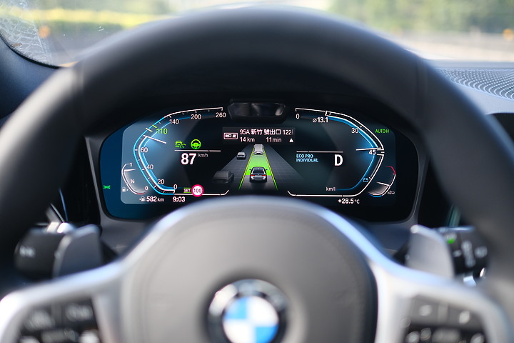 320i touring 白色 開箱